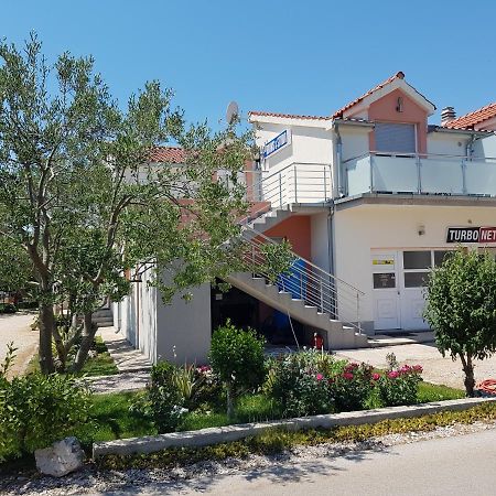 Gabi Rooms & Studio Apartment Лозовац Экстерьер фото
