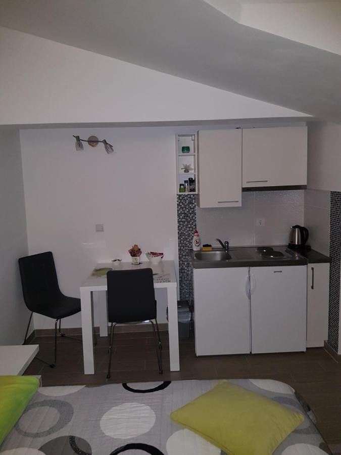 Gabi Rooms & Studio Apartment Лозовац Экстерьер фото