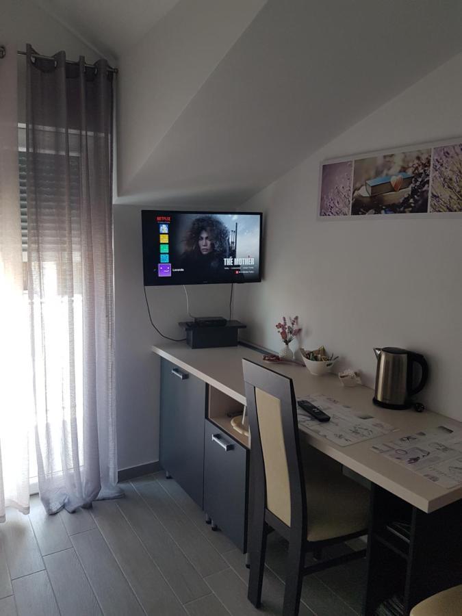 Gabi Rooms & Studio Apartment Лозовац Экстерьер фото