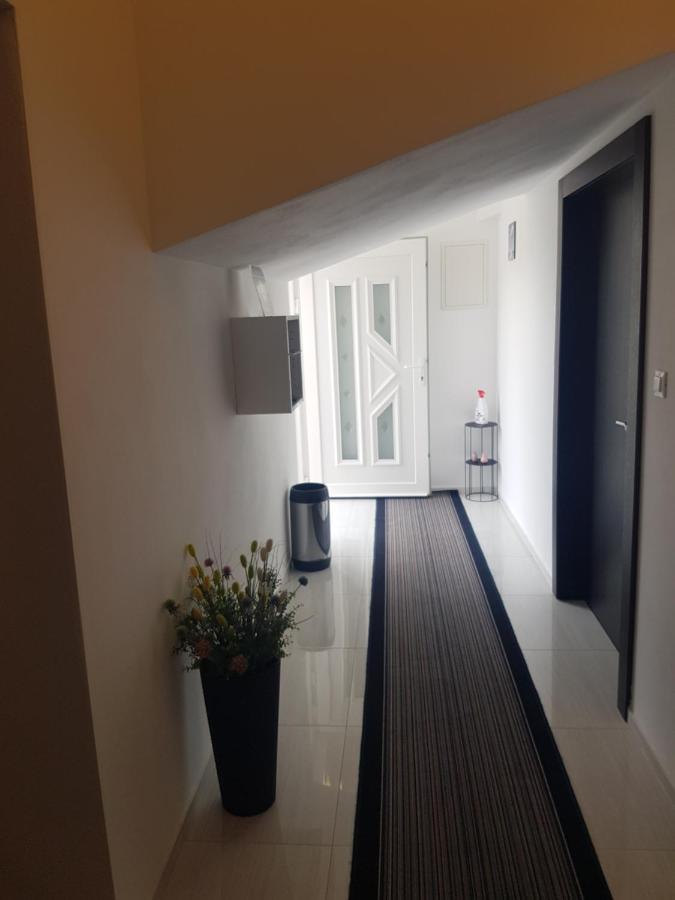 Gabi Rooms & Studio Apartment Лозовац Экстерьер фото