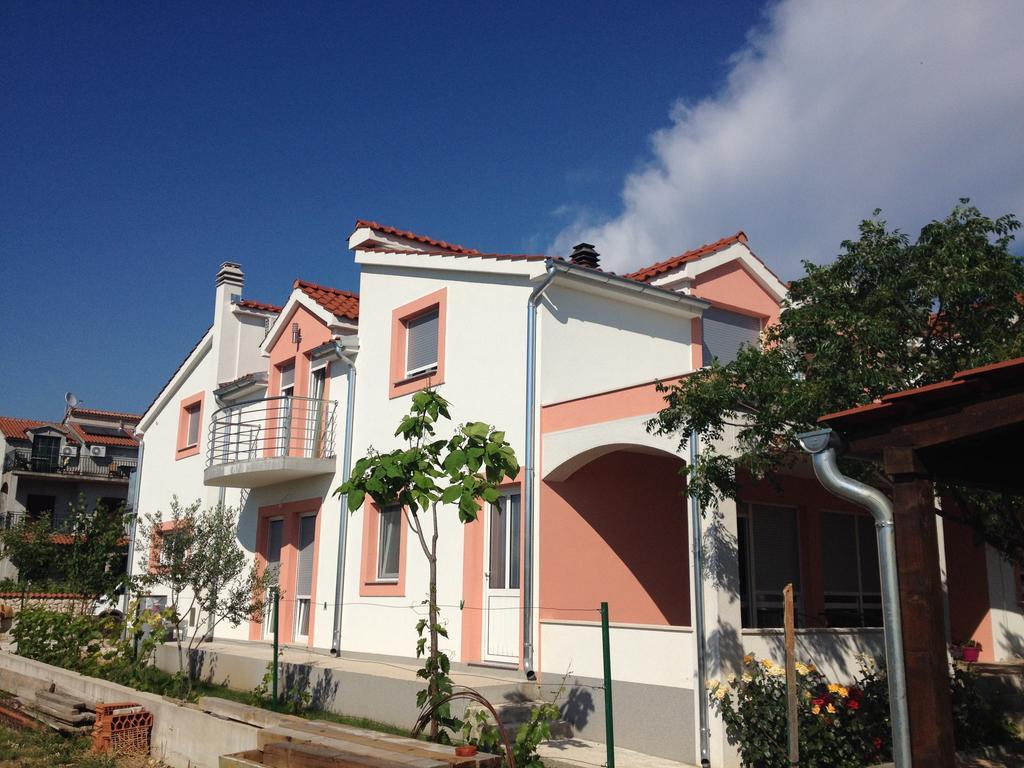 Gabi Rooms & Studio Apartment Лозовац Экстерьер фото